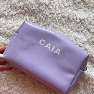 Caia necessär  - Använd en gång. Superfin lila färg 💜