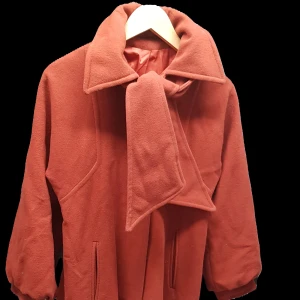 Vintage kappa 100% ull - Vintage kappa i 100% ull Storlek small  Snygg stilsäker och fin kvalitet! En välbevarad pärla  pris 500 kr ev frakt tillkommer 