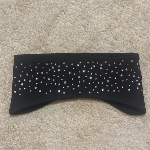 Konståkning Pannband - Inget speciellt märke, köpte för 350kr. Är för konståkning men kan även användas som vanligt pannband. Har aldrig använt.