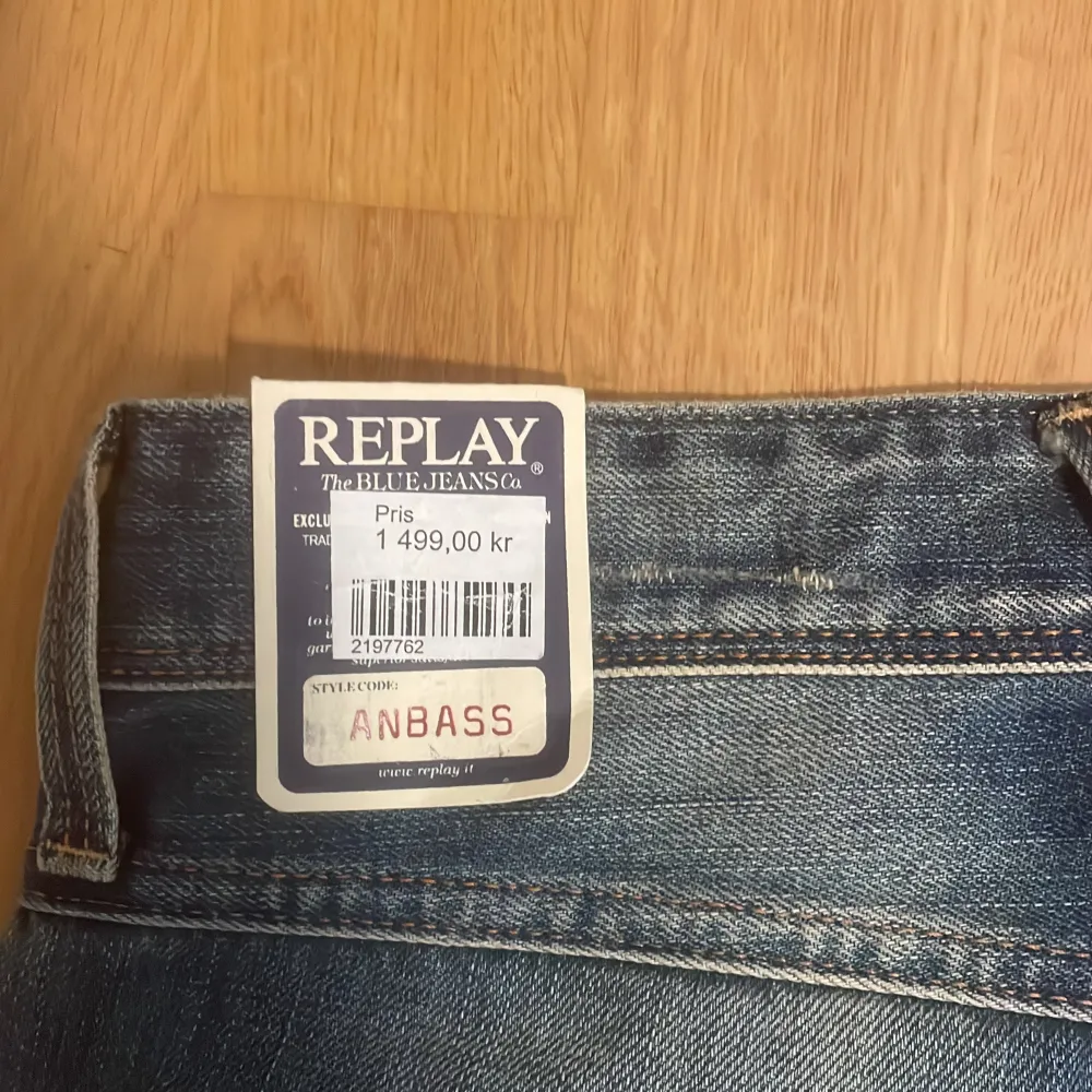 Helt nya replay jeans! Köpte för 1499 kr men säljs för 649!  W33/L32. Jeans & Byxor.