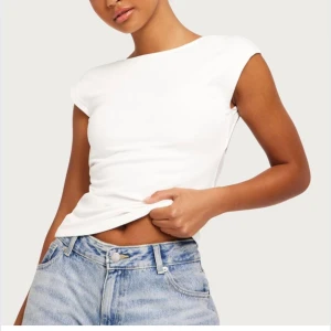 Topp - Helt oanvänd pgd att den är lite stor 🩷