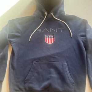 Gant hoodie - Gant hoodie i mycket bra skick