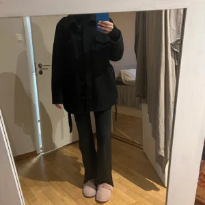 Svart kappa - Svart kappa från Gina ❣️