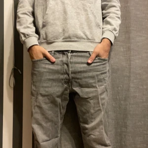 ❗️PRIS KAN DISKUTERAS❗️Billiga Jack N Jones Byxor för 400kr men priset kan diskuteras - Ett par klockrena Jack N Jones byxor för 400kr men priset kan diskuteras, storlek 32/32 