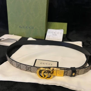 GG MARMONT REVERSIBLE THIN BELT  - Storlek 90 Bältet kan användas på två olika sätt!   Originalbox, dustbag & kvitto medföljer 💗