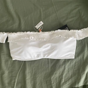 Vit bikini top  - Bikini top  Helt oanvänd Storlek : L Orginalpris : 199kr Mitt pris : 120