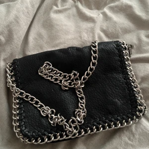 Tiamo väska - Säljer min tiamo väska då den inte kommer till användning, mycket bra skick.