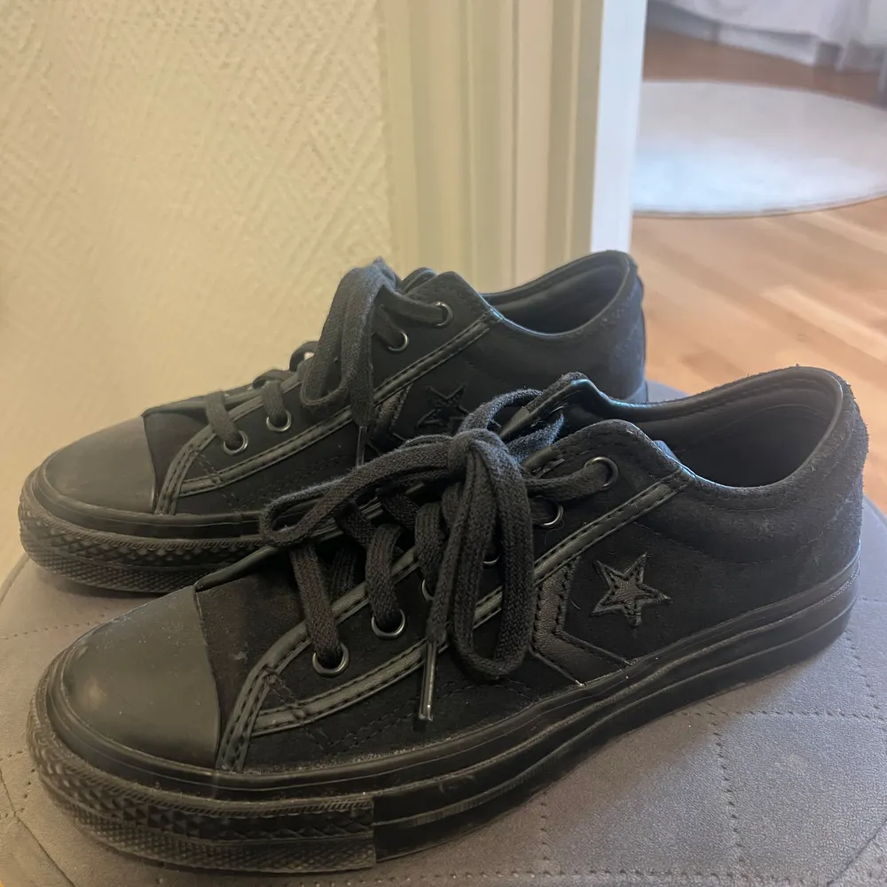 Svarta converse skor Knappt använda Säljer pga för stora. Skor.