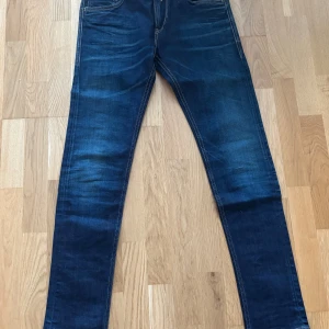 Replay jeans - En par replay jeans i toppskick. Använda endast ett par gånger cirka 5 gånger. Kontakta vid minsta intresse.