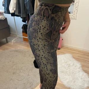 AIMN set  - Oanvänt. Tights storlek S topp XS 