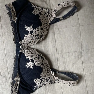 Intimissimi bh - Jag säljer denna intimissimi bh som bara är använd ett fåtal gånger. Det är storlek 75B och har inga defekter!💕 Priset kan diskuteras 💕