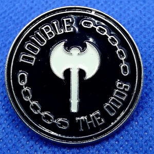 Pin - Double the odds - Pin Double the odds, oanvänd. ✨️Titta igenom alla mina upplagda och köp fler saker i bundle för att spara på frakten och få allt du köpt i ett och samma paket✨️