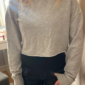 tröja - tröja som man kan ha över spets linne till exempel💕