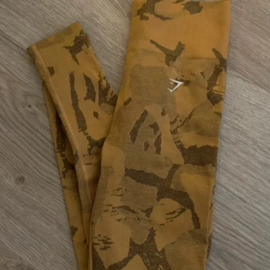 Gymshark  - Tränings tights från Gymshark, näst intill nyskick. Väldigt sparsamt använda och sköna. 😊storlek S