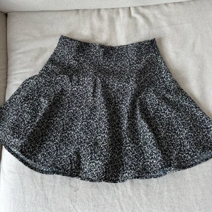 Kjol - Kjol med shorts under