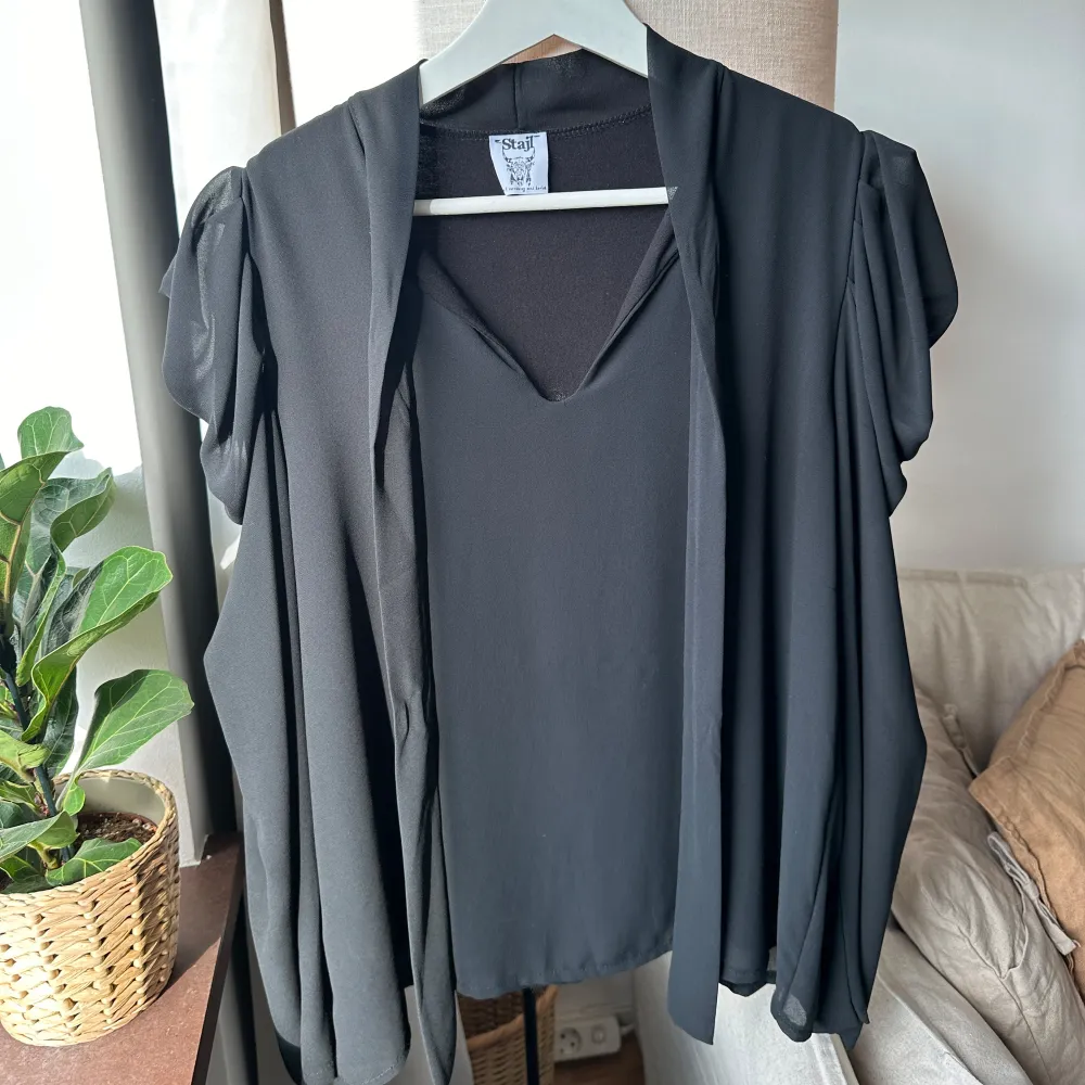 Svart blus. Blusar.