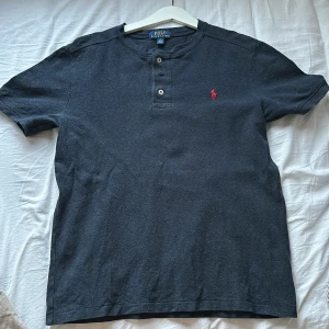 Polo Ralph lauren pike - En jätte snygg Ralph Lauren pike i storlek 14-16år nypris 2000kr mitt pris 700kr!