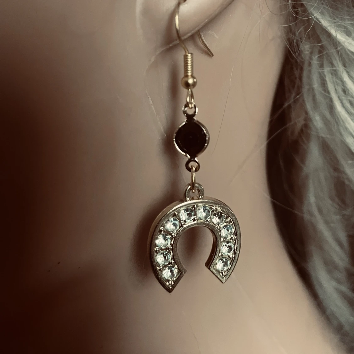 Made by prisförslag- 1 set med 1 Guldhalsband och 1 örhängen med hästsko - 4