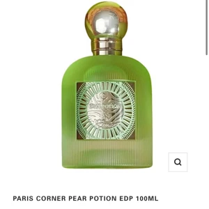 Paris Corner Pear Potion EDP 100ml - En elegant parfymflaska. Doften Pear Potion från Paris Corner kommer i en 100ml flaska och utstrålar en fräsch och fruktig känsla. Säljs pga jag vill köpa en annan parfym
