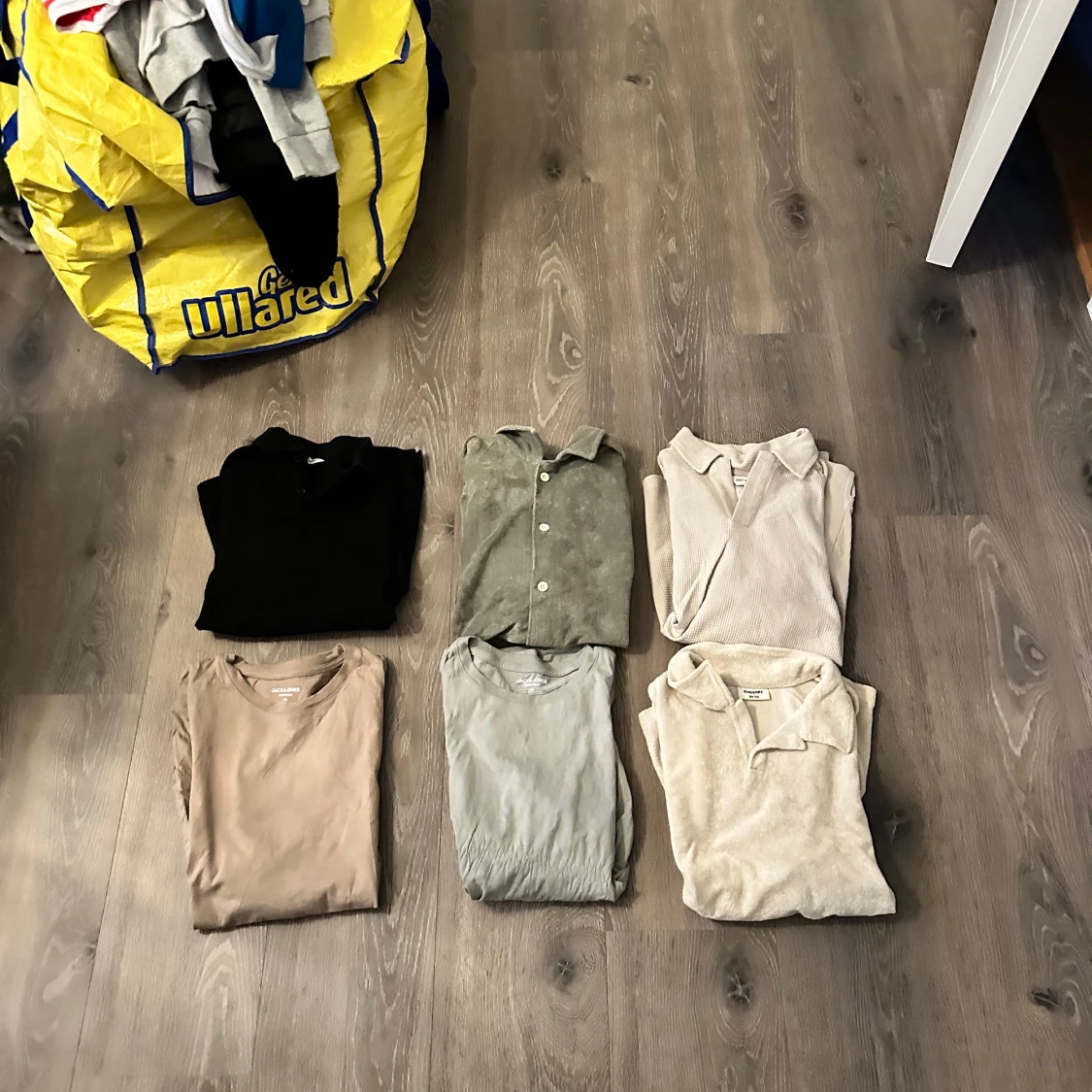 Svart och beige tröja