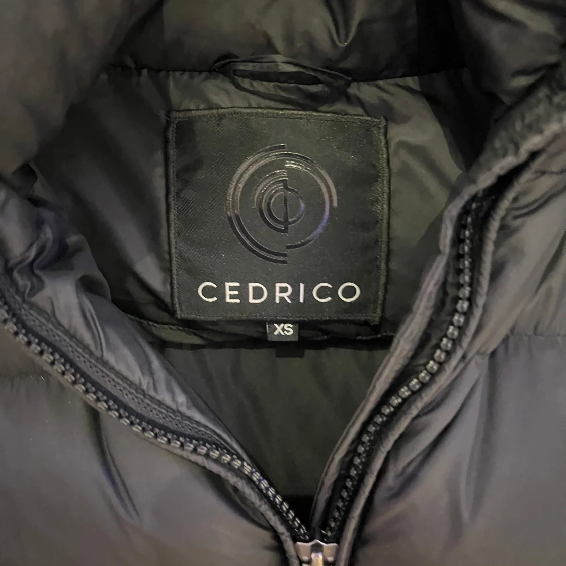 Svart dunjacka från Cedrico - 2