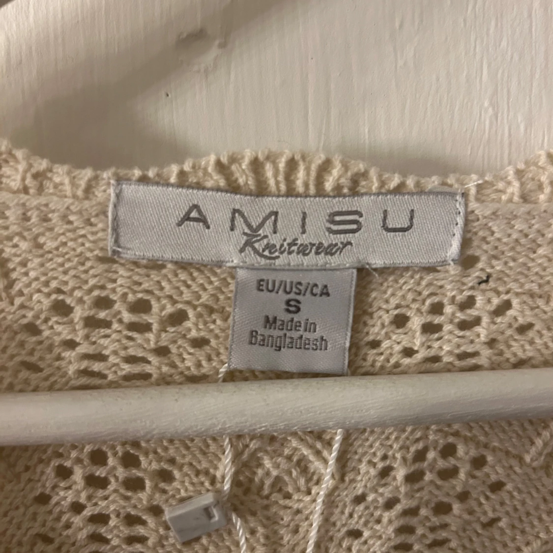 Beige stickad kofta från Amisu - 3