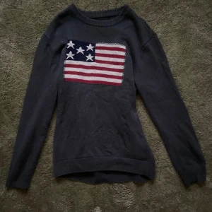 Stickad USA tröja - En grå stickad USA tröja:)