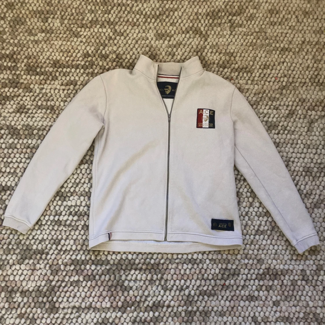 Vit hoodie från A.C.E