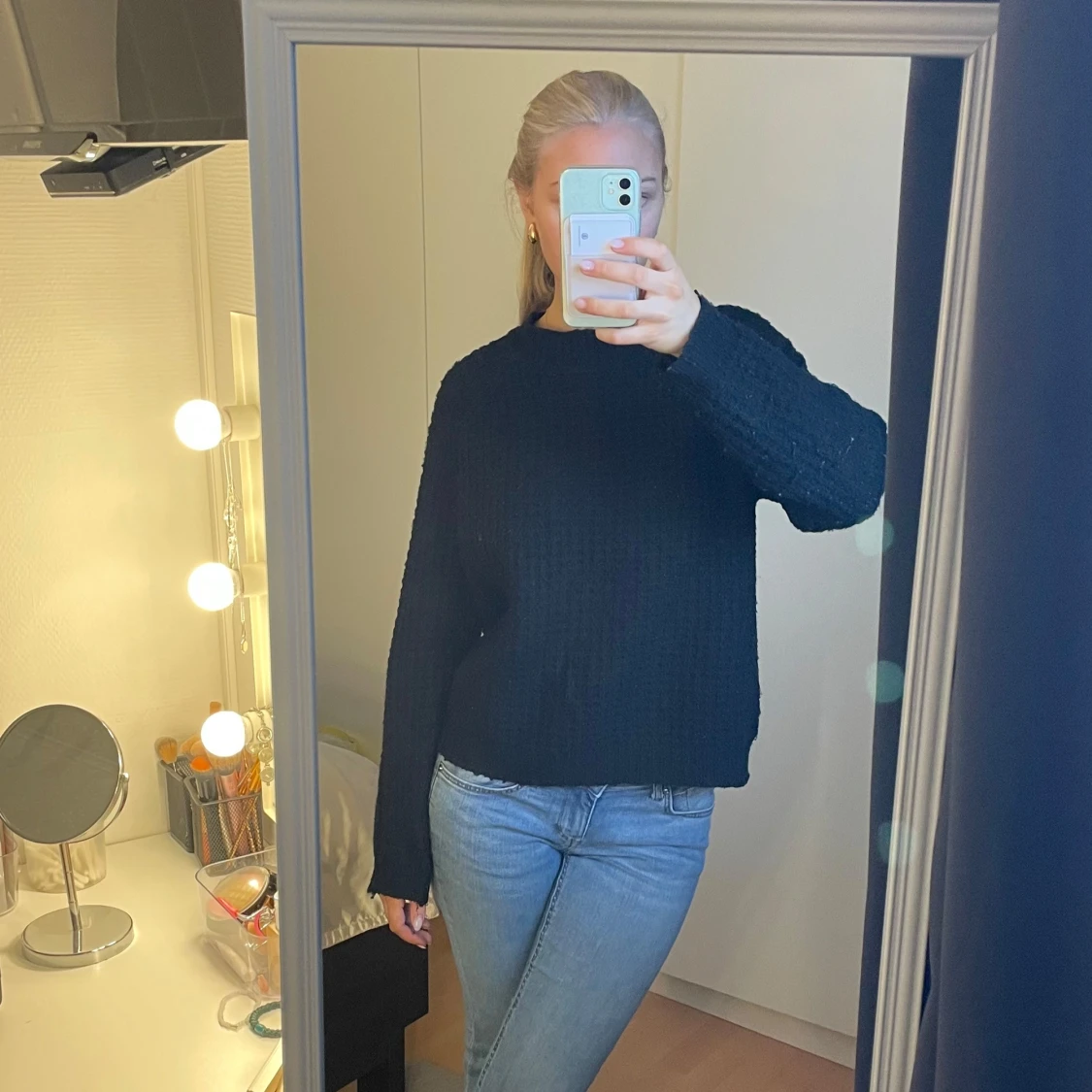 Svart stickad tröja