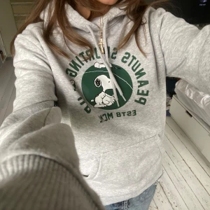 Hoodie med tryck - Fint skick 