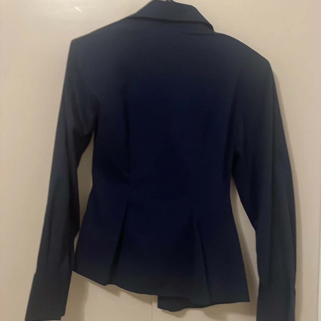 Mörkblå blus från Gina  - 4