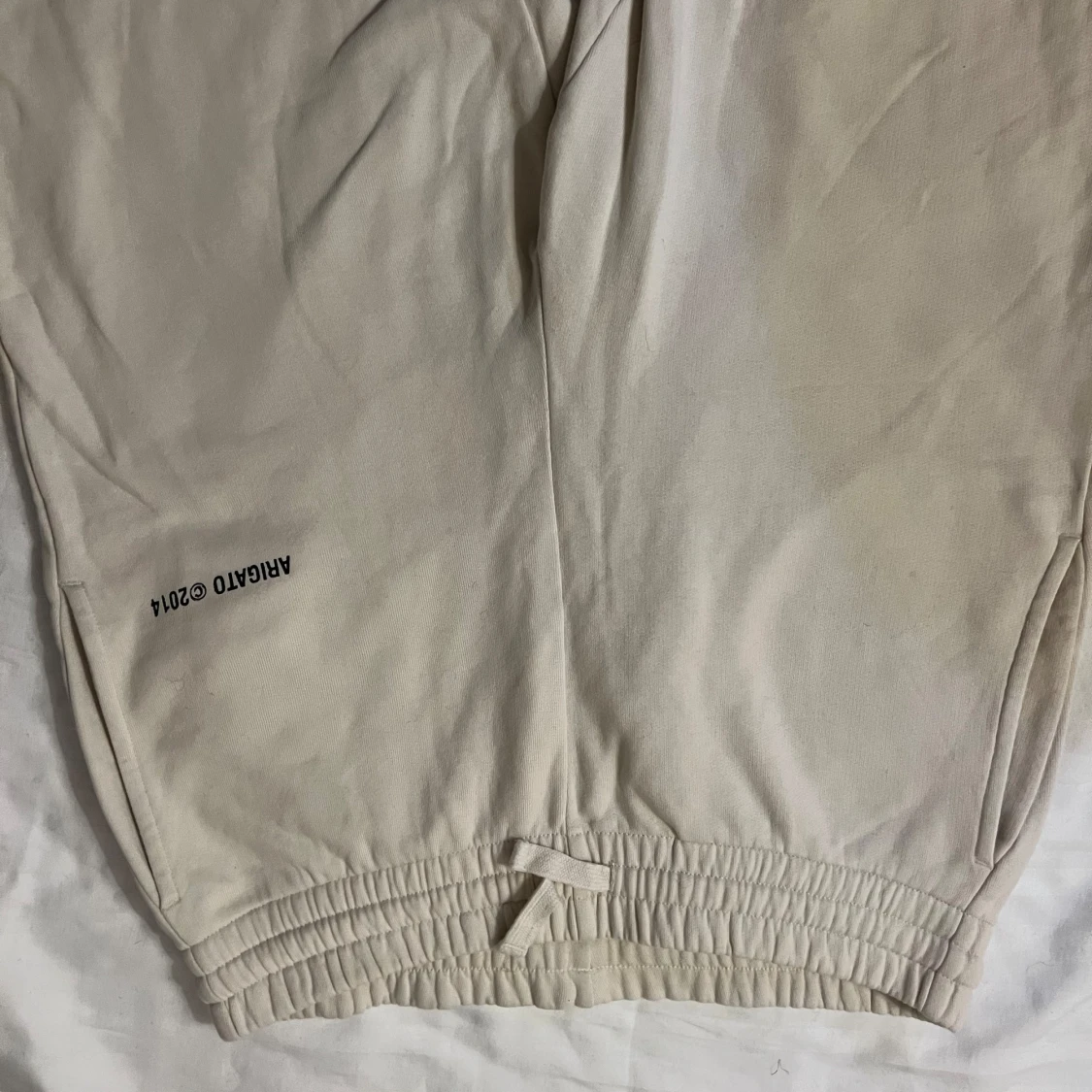 Beige mjukisbyxor från Arigato - 2