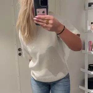 Snygg stickad vit t- shirt med korta ärmar och ribbade kanter, oversized💕