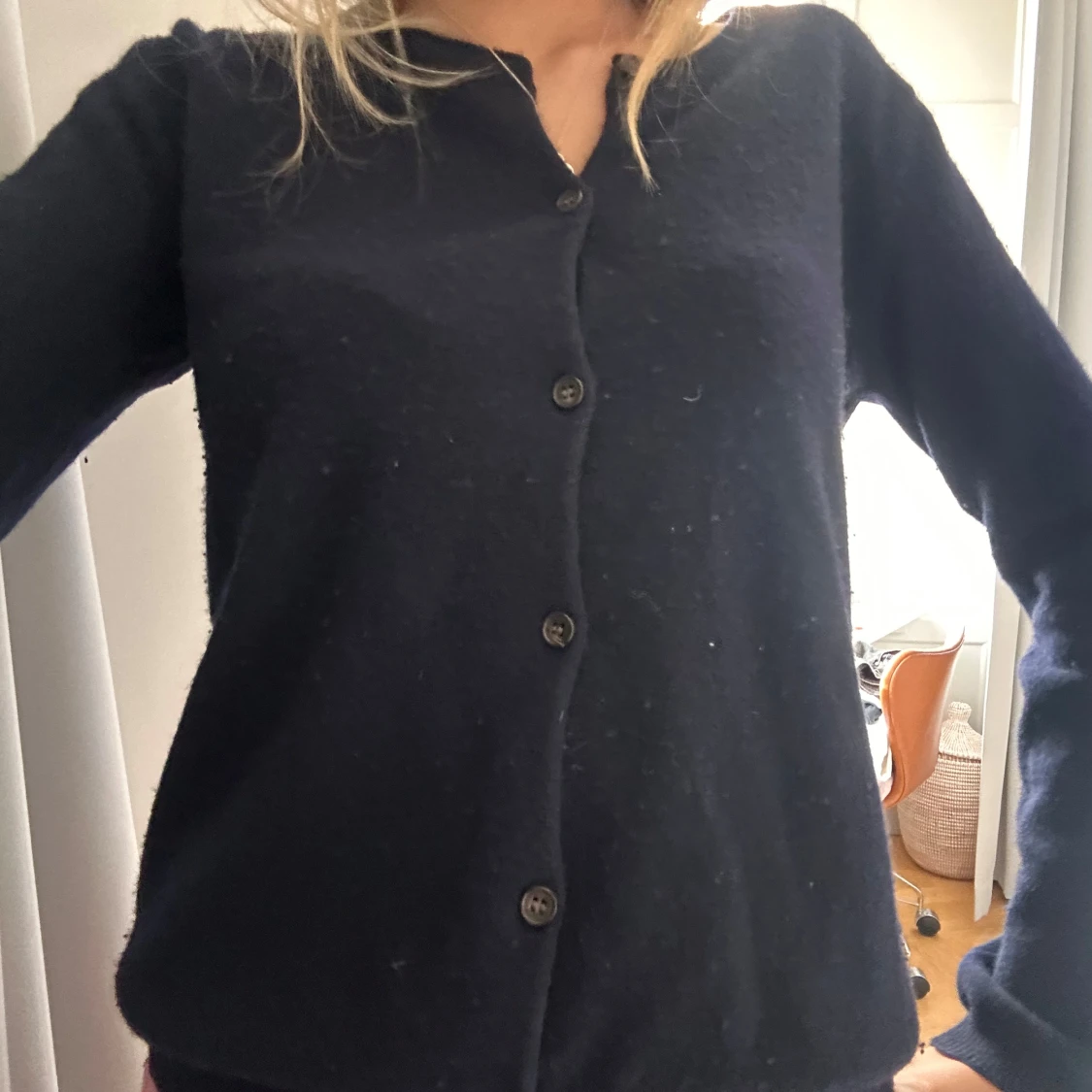 Mörkblå kashmir kofta från Lisa Yang