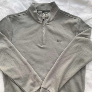Lacoste - nyskick lacoste resellar den för bra pris tagg ingår