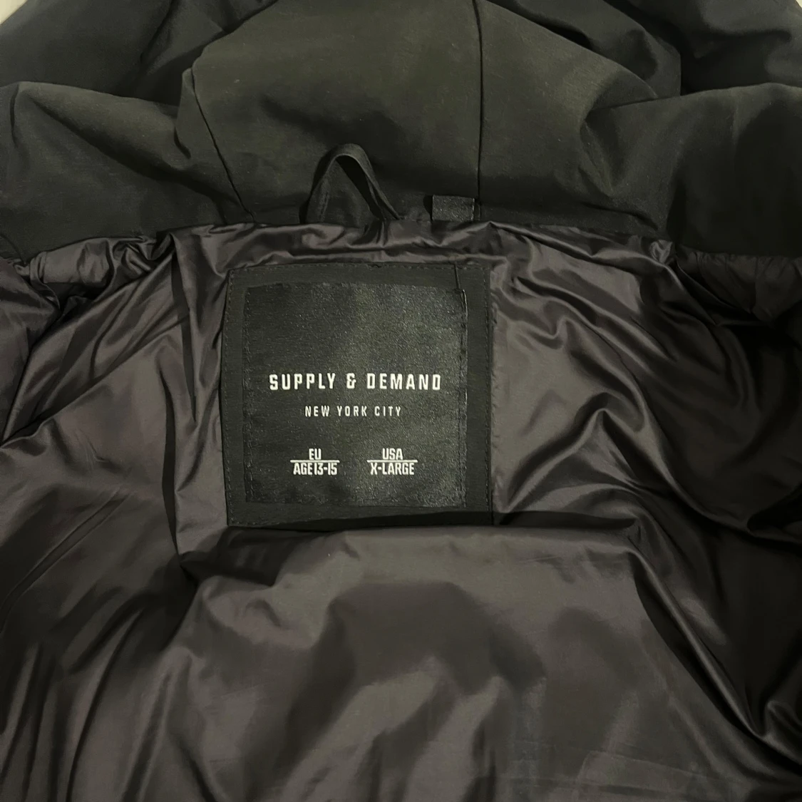 Svart pufferjacka från Supply & Demand - 2