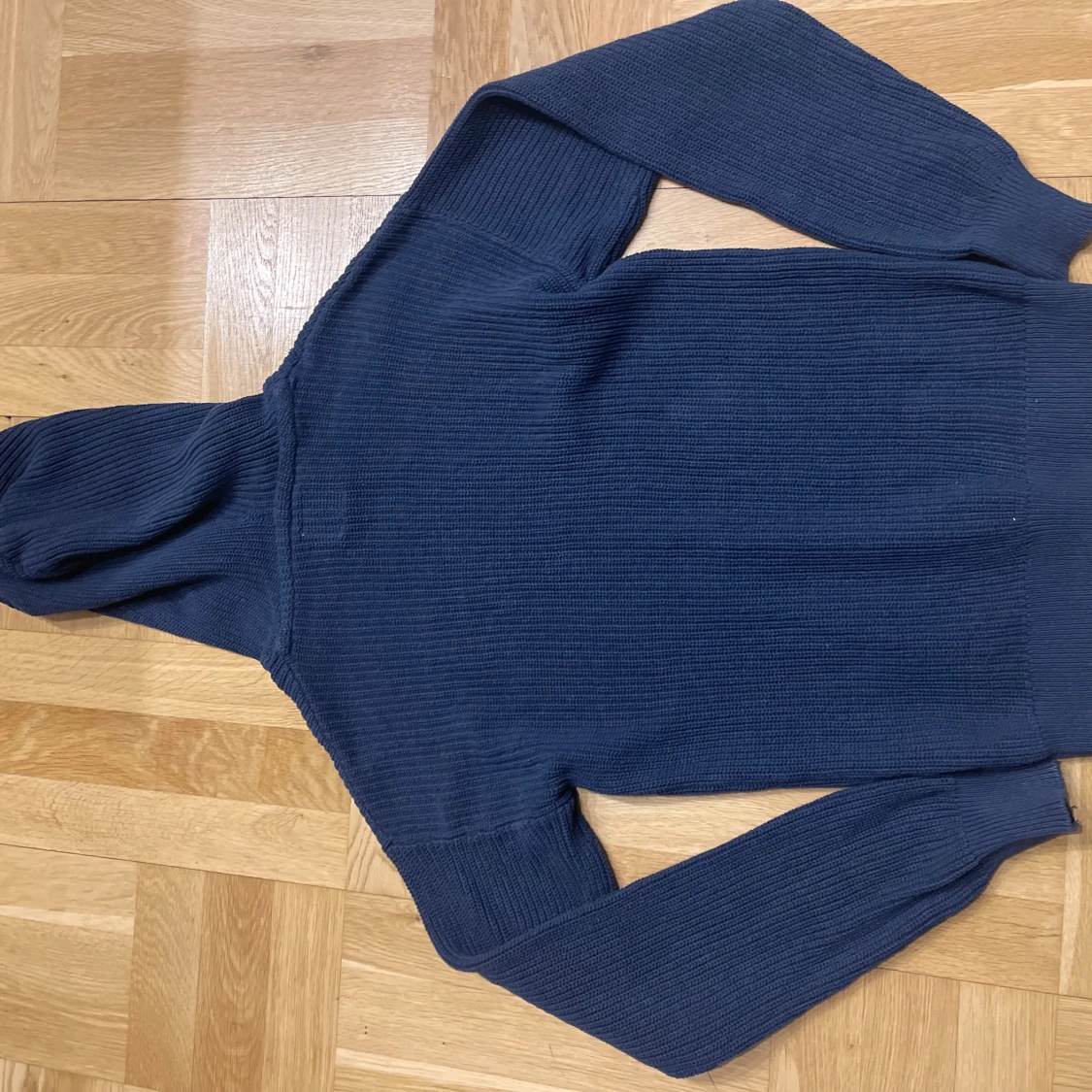 Mörkblå hoodie från REBEL - 1