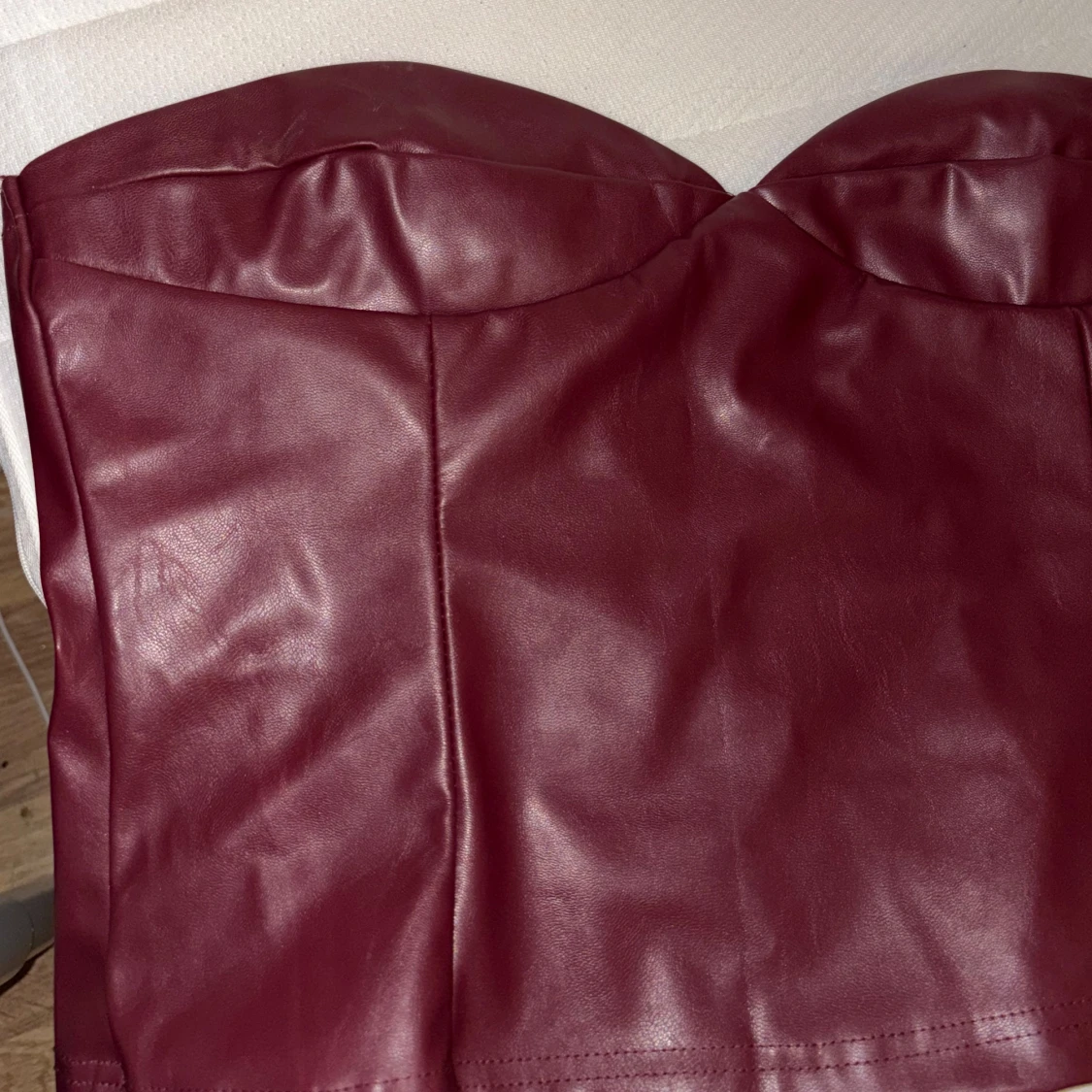 Vinröd korsett i syntetmaterial - 3