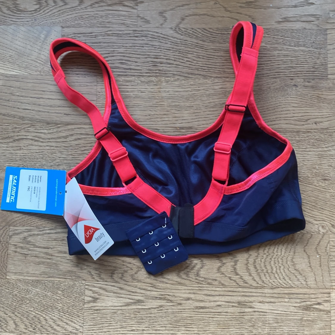 Mörkblå sport-bh från Salming - 2