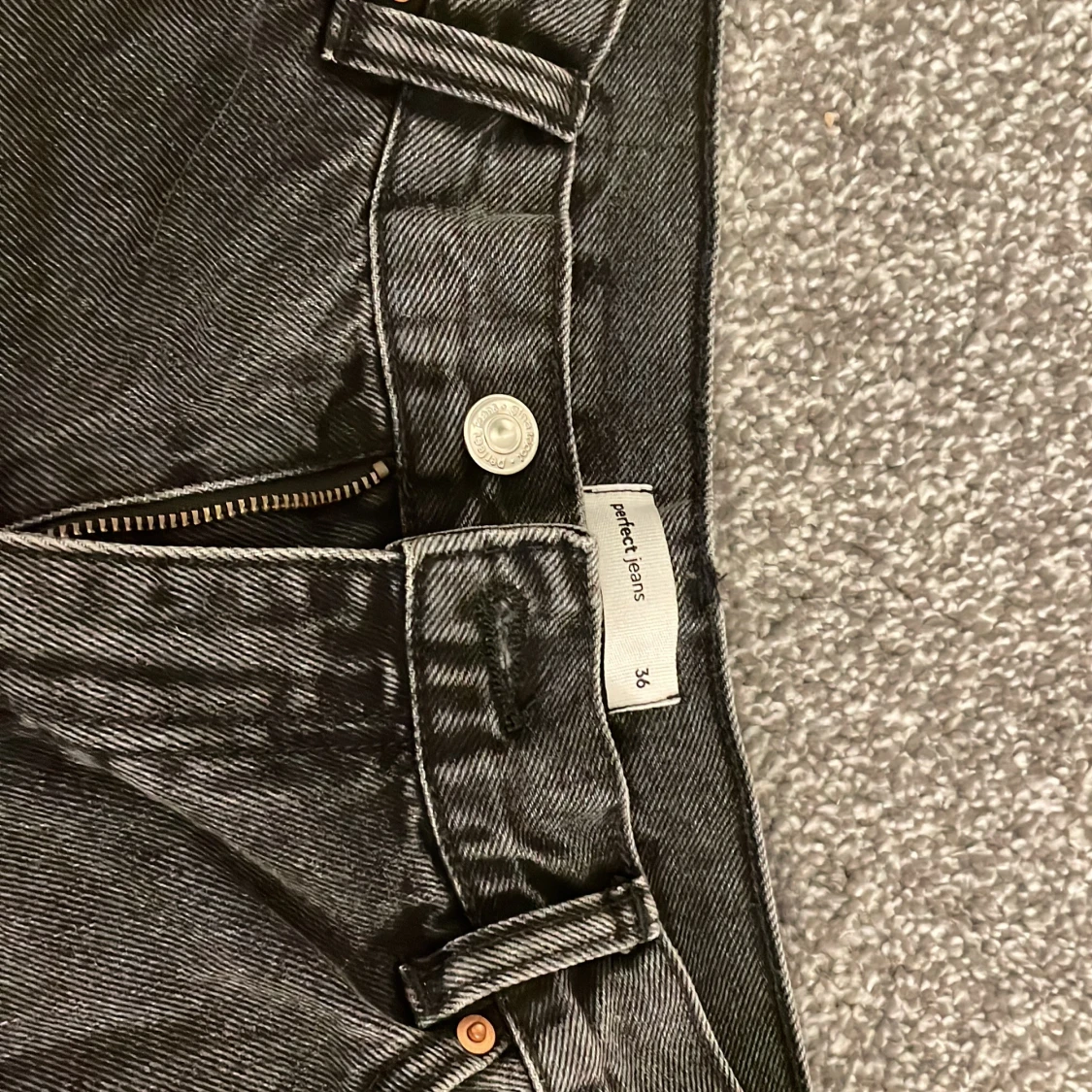 Svarta jeansshorts från Gina tricot - 2