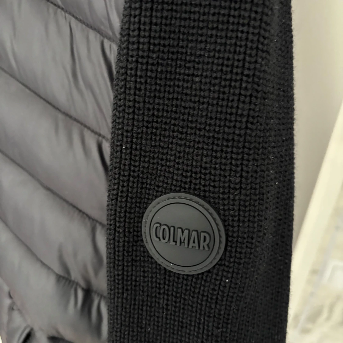 Svart pufferjacka från Colmar / Cardigan  - 1