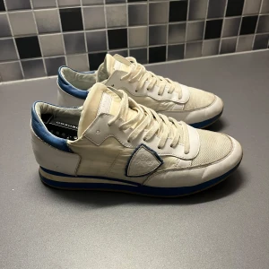 Philip model trainers  - Skick 8-10, endast skor ingår 
