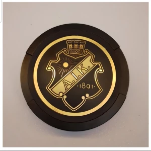 AIK graverad snusdosa- mässing/Aluminium  - Helt unik graverad snusdosa metallic svart aluminium med graverad mässing! Helt oanvänd skicka pm om ni har några frågor. 