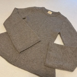  H&M WOOL BLEND tröja XS - Den är mellan beige och grå, Inga defekter ny pris: 1199kr 