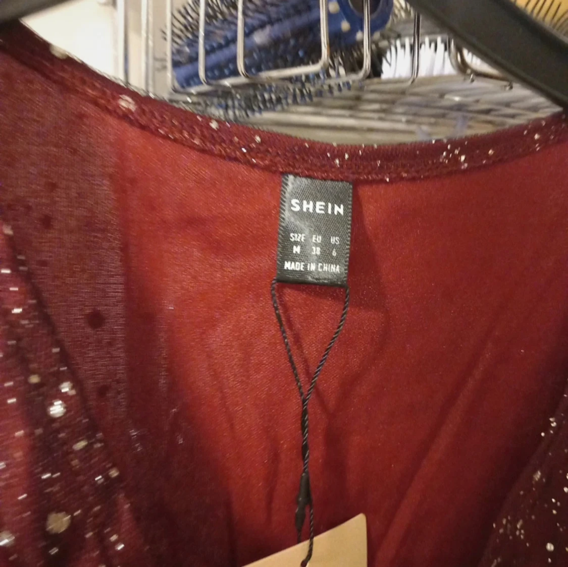 Vinröd glittrig klänning från Shein - 2