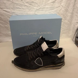 Philippe model rockrunners - Hej! Säljer dessa as feta Philippe model rockrunners, 5/10 skick men ett riktigt kap med tanke på priset bara och höra av sig vid frågor och funderingar!🙌