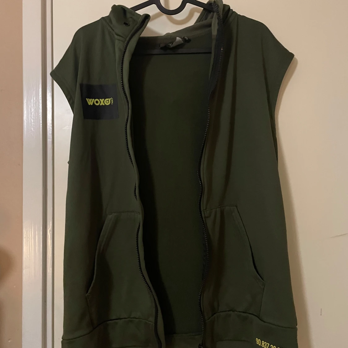 Grön väst med huva - 2