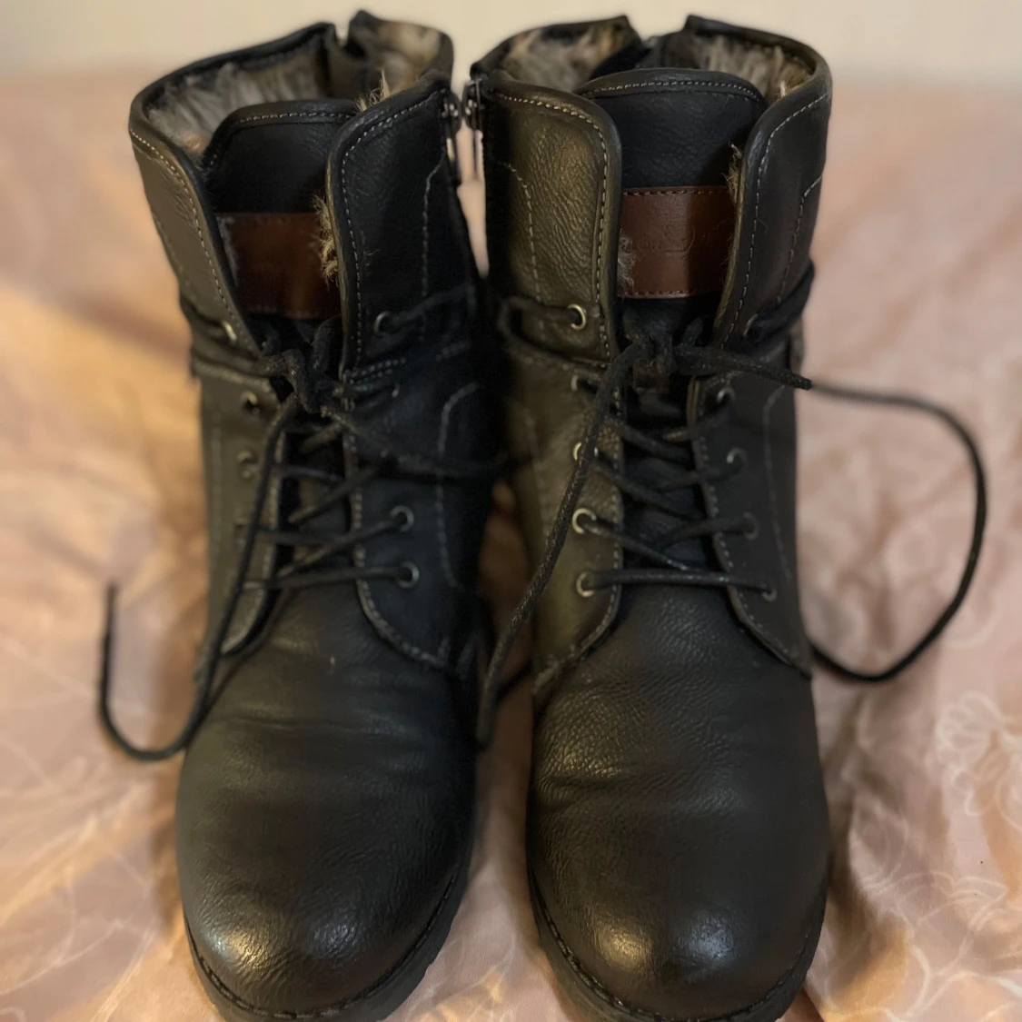 Svarta boots med foder