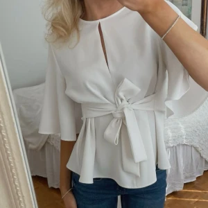 Vit blus med knytband - Så snygg och trendig blus från zara🫶🏼