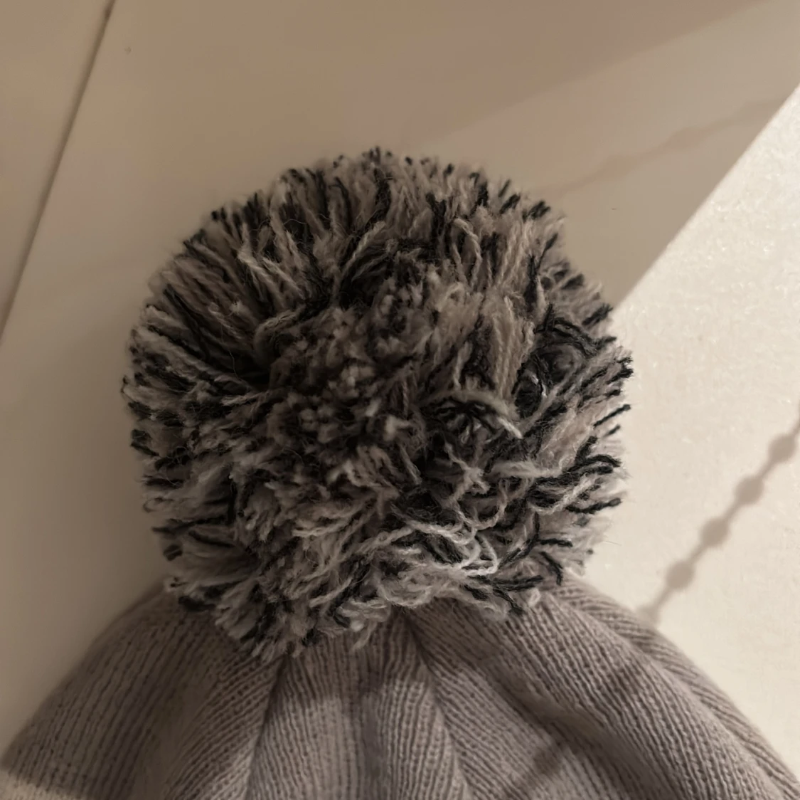 Grå mössa från Canada Snow - 4